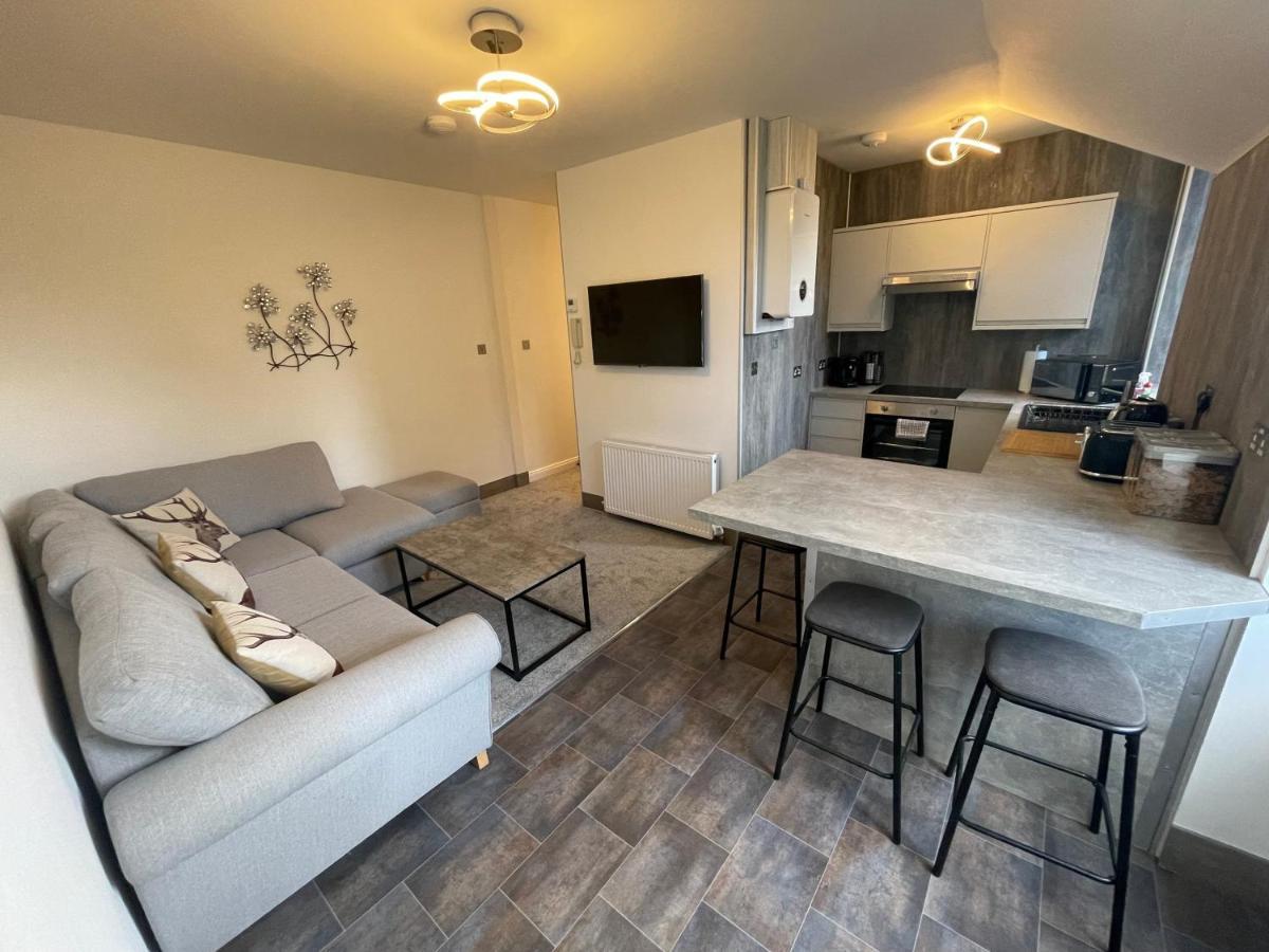 Crown Aros Beag, Ultra City Central 2 Bedroom Apartment With Free Parking Onsite Inverness Exterior photo