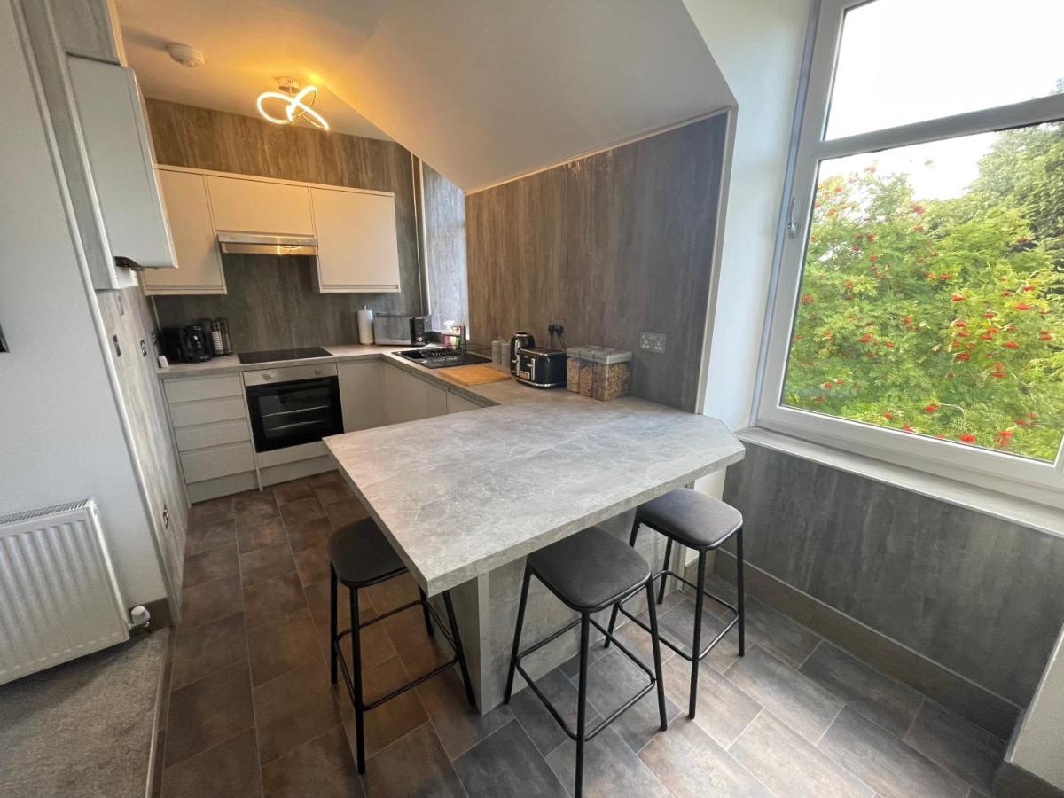 Crown Aros Beag, Ultra City Central 2 Bedroom Apartment With Free Parking Onsite Inverness Exterior photo